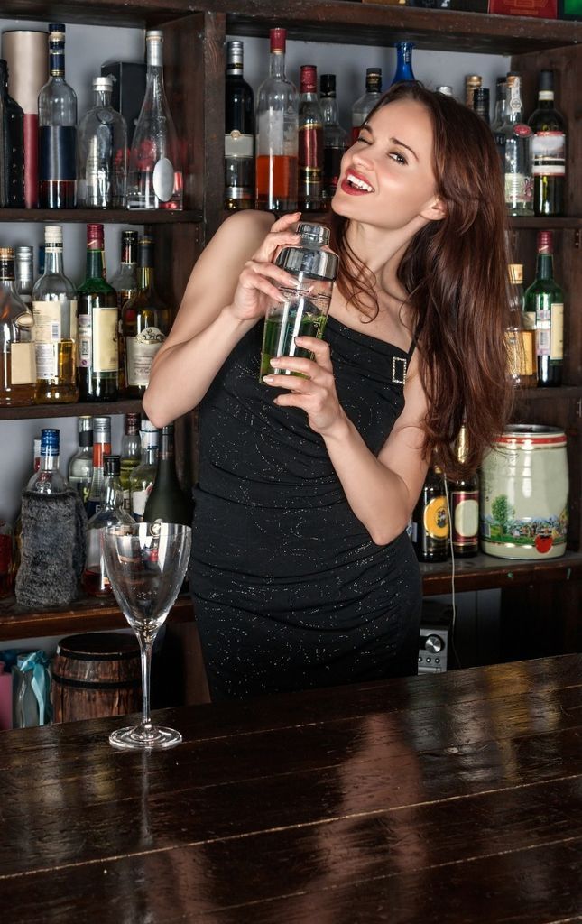 20 Things People Do That Piss Bartenders Off - Obsev
