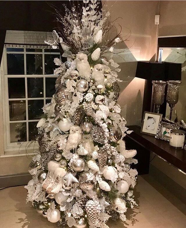 The Most Outrageous And WTF Celeb Christmas Trees Of All Time - Obsev
