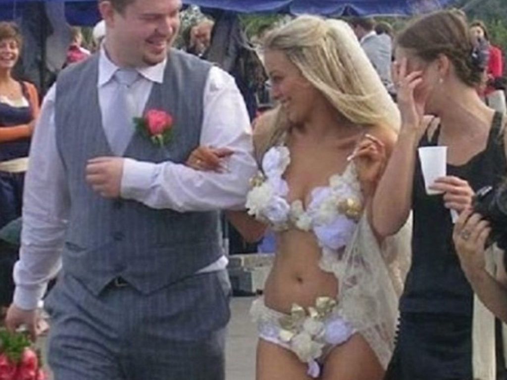 Hilariously Ugly And Dumb Wedding Dresses That Will Make You Never Want To Get Hitched Obsev 9407