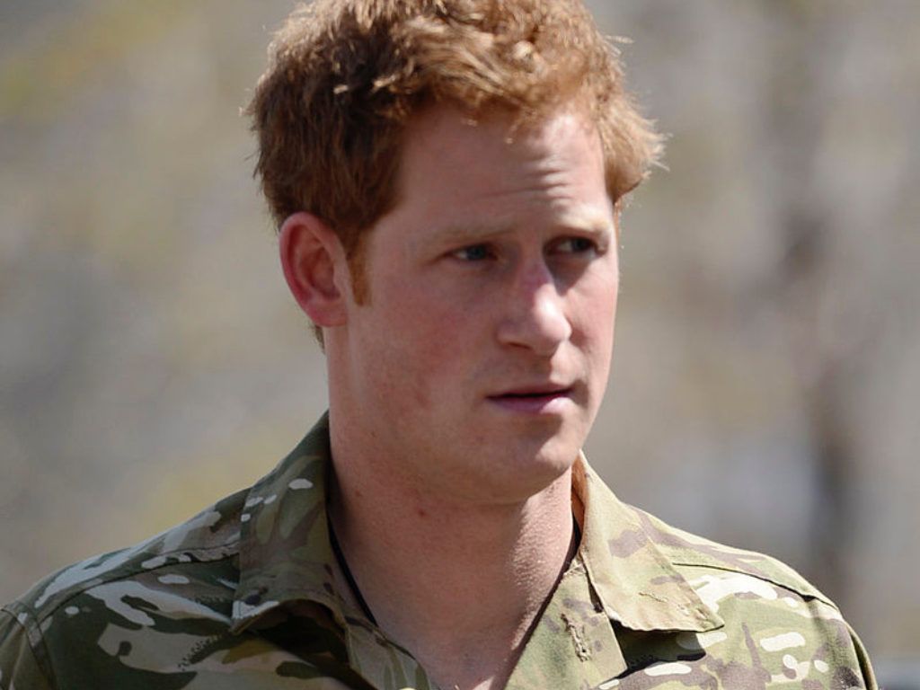 Prince Harry naked pictures real or fake, Stars tweet 